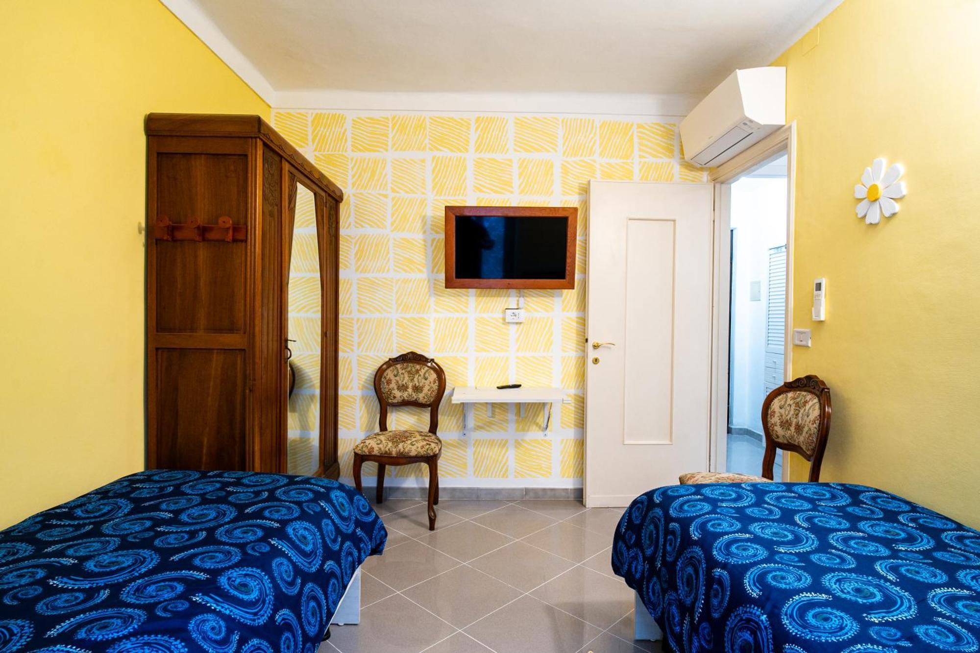 Casa Stefi Sunremo - Parcheggio Privato, 500 Mt Dalla Spiaggia 圣雷默 外观 照片