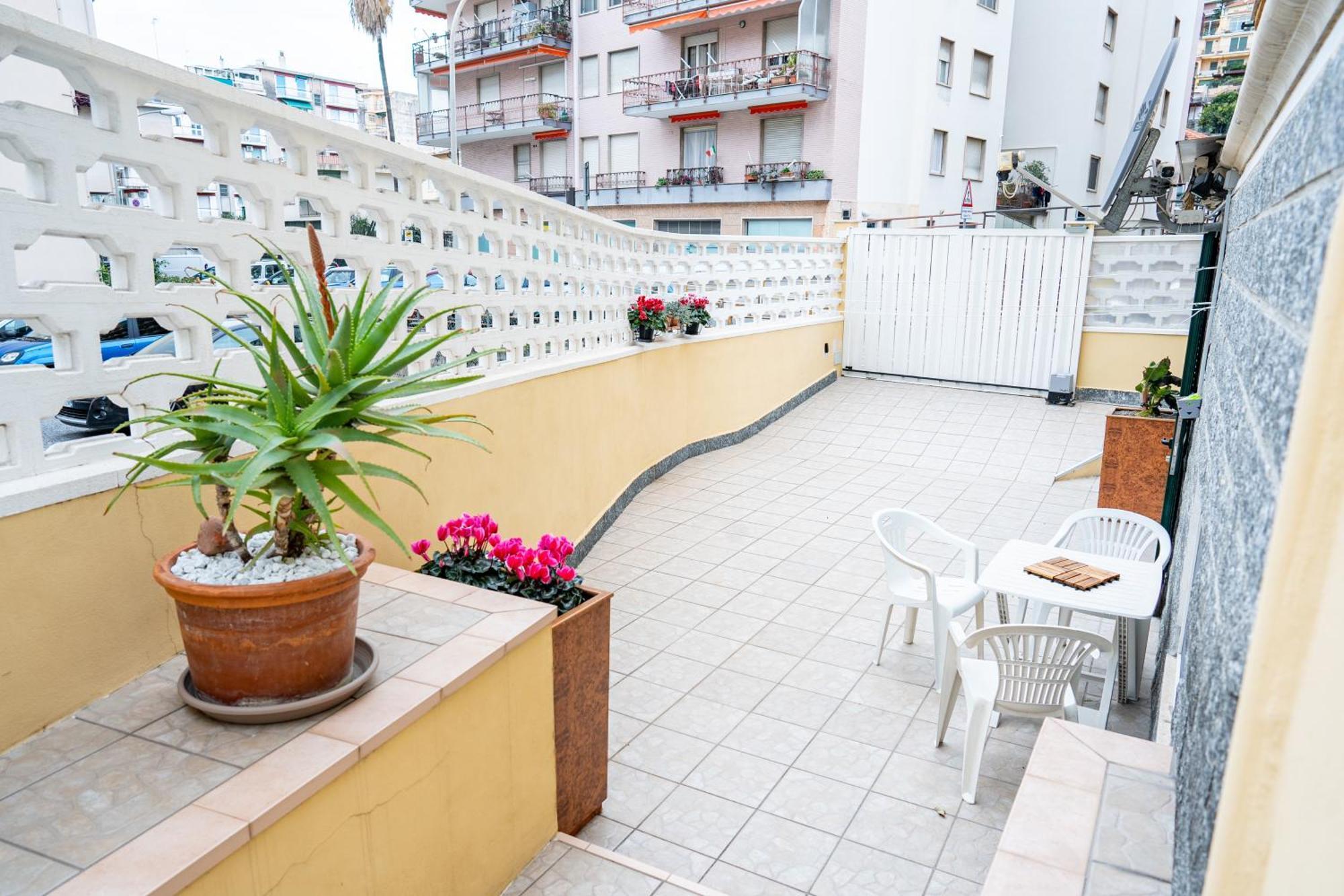 Casa Stefi Sunremo - Parcheggio Privato, 500 Mt Dalla Spiaggia 圣雷默 外观 照片