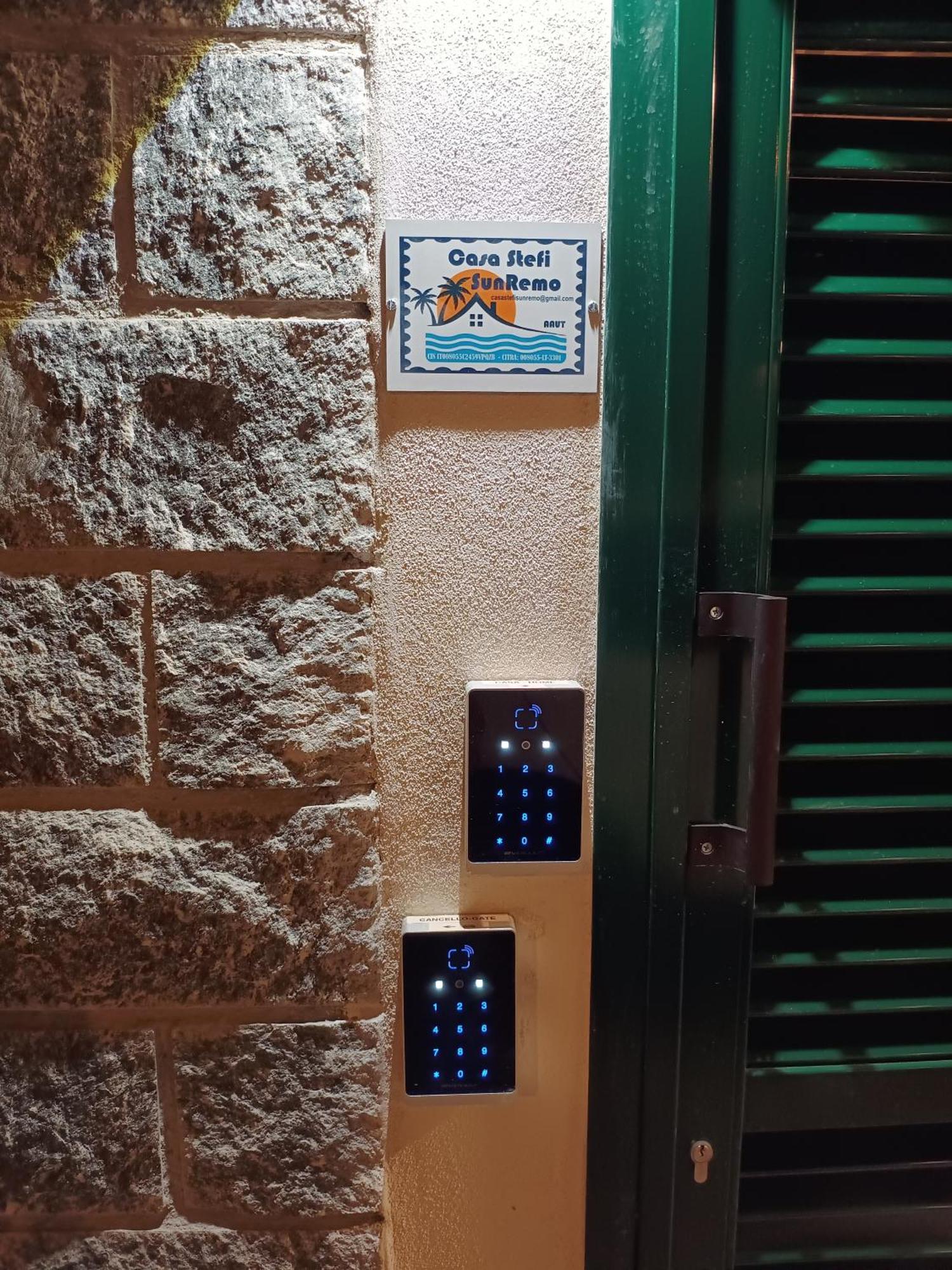 Casa Stefi Sunremo - Parcheggio Privato, 500 Mt Dalla Spiaggia 圣雷默 外观 照片